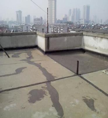 宜良漏水维修 楼顶漏水是什么原因，楼顶漏水维修方法是什么?